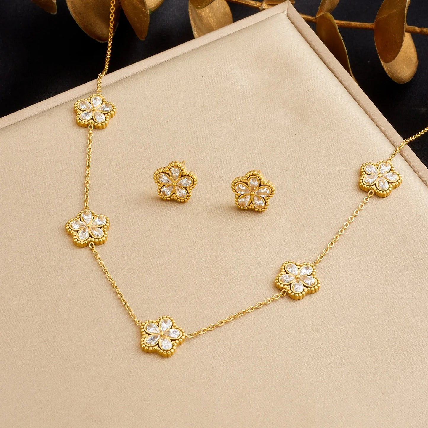 Vintage Style Flower Jewelry Set Gold