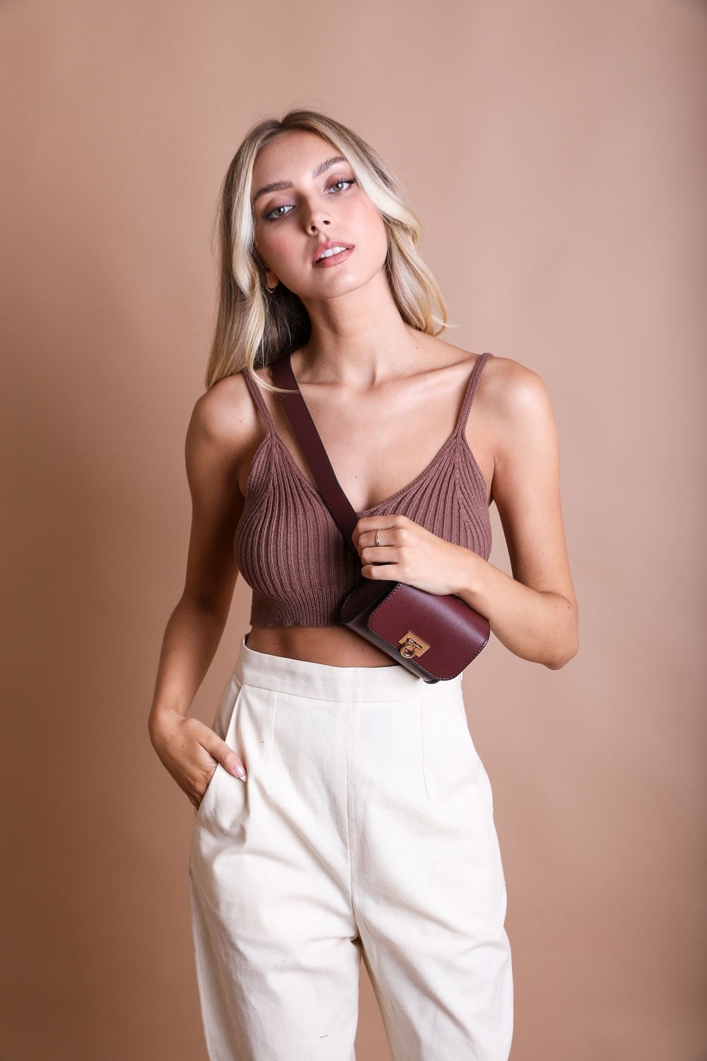 Infinity Beautiful Mini Faux Leather Belt Bag – Chic with Gold Link Chain