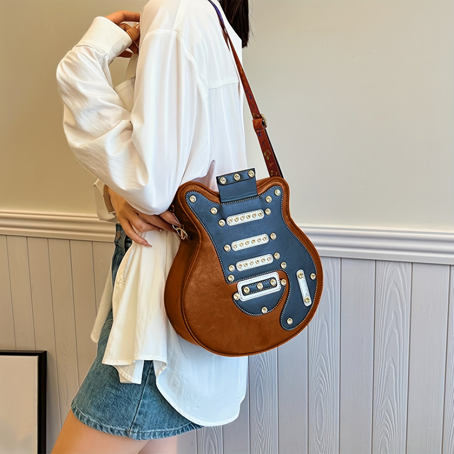 Guitar-Shaped Crossbody Bag – Trendy Musical Instrument Purse for Music Lovers