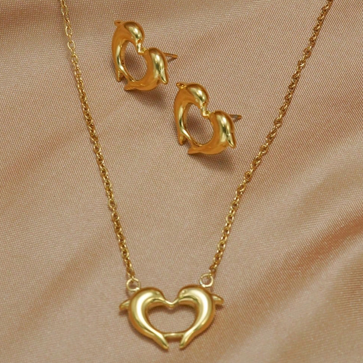 Lxalry 18K Gold Plated Stainless Steel Dolphin Heart Necklace & Earrings Set - Elegant Gift Jewelry, Waterproof & Hypoallergenic, Ideal For Birthday, Anniversary, Valentine's Day & Daily Wear