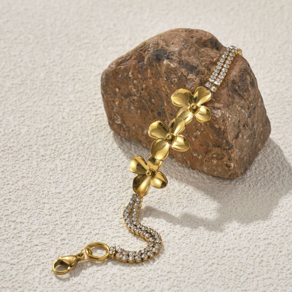 18K Gold-Plated Stainless Steel Flower Bracelet – Light Luxury Jewelry