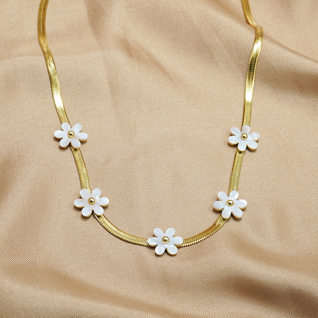 18K Gold-Plated Bohemian Floral Necklace – Stainless Steel White Blossom Charm
