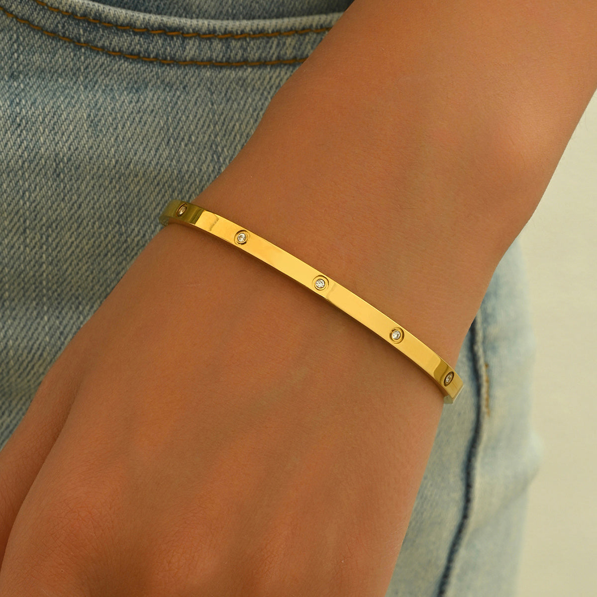 Lxalry 18K Gold Plated Stainless Steel Minimalist Bracelet Hypoallergenic Circle Rhinestone Jewelry  Secure Inlay Tarnish Free Design Skin Safe Luxury Gift For Her Golden Hour Glow, Everyday Wear A - Infinity Beautiful Boutique