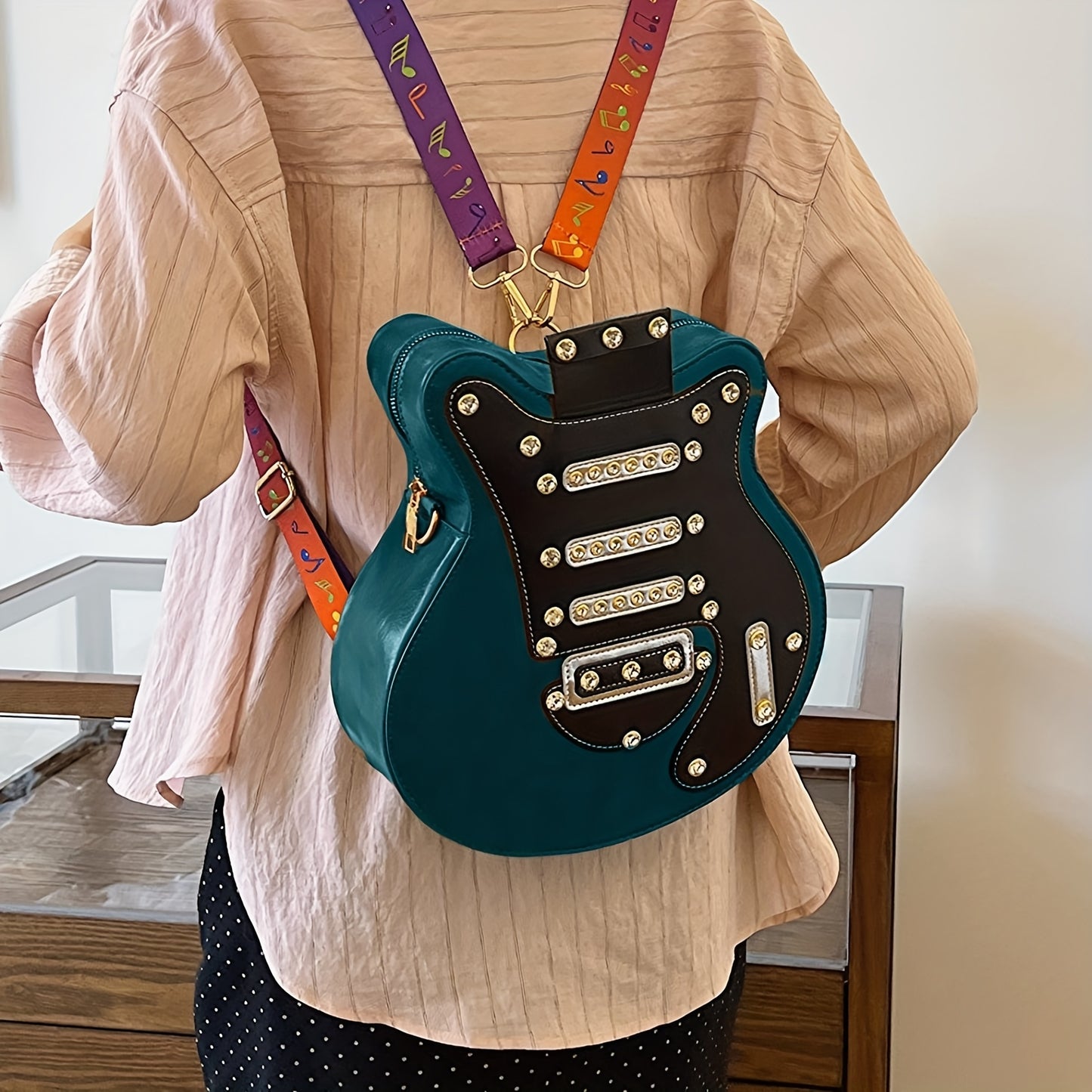 Guitar-Shaped Crossbody Bag – Trendy Musical Instrument Purse for Music Lovers