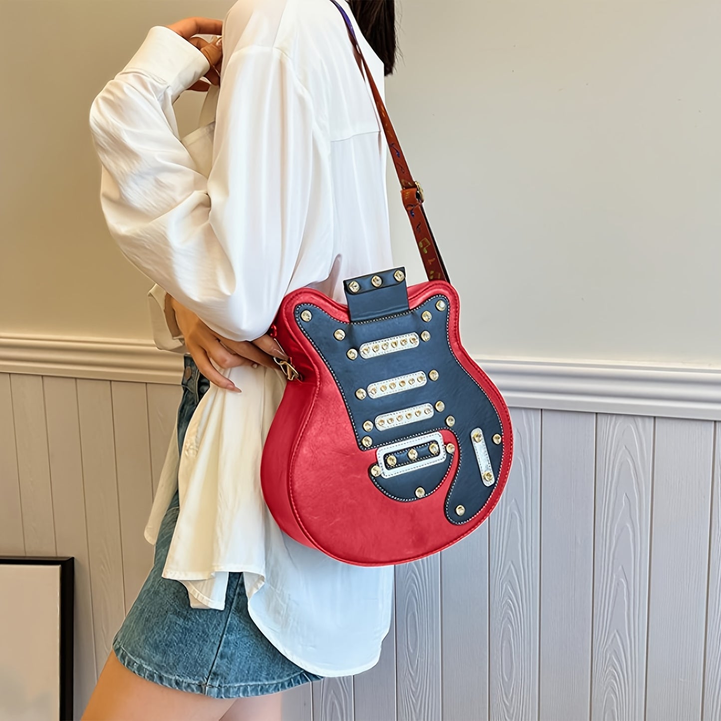 Guitar-Shaped Crossbody Bag – Trendy Musical Instrument Purse for Music Lovers