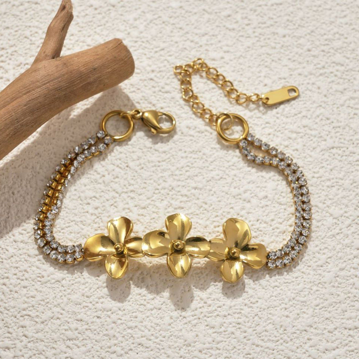 18K Gold-Plated Stainless Steel Flower Bracelet – Light Luxury Jewelry
