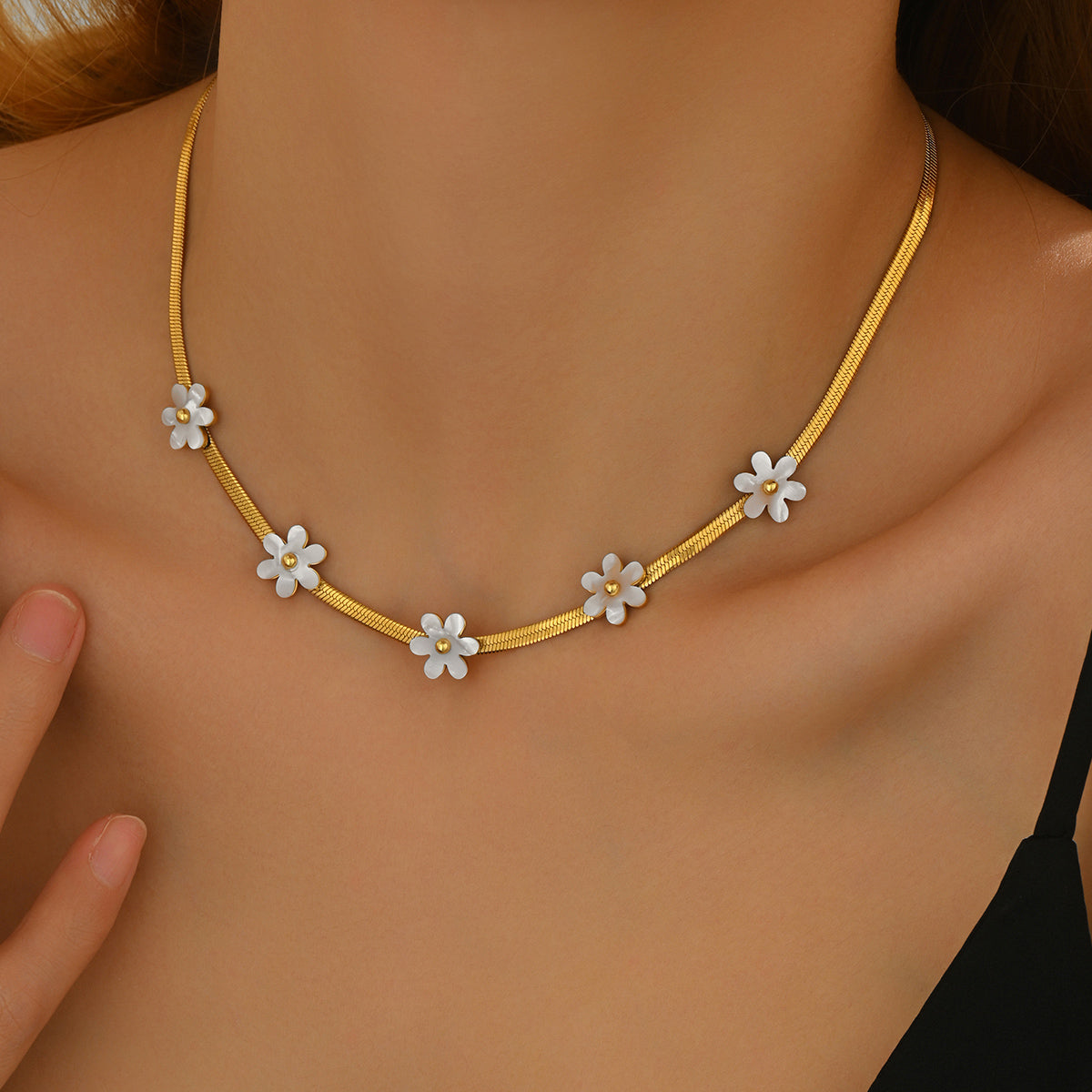 18K Gold-Plated Bohemian Floral Necklace – Stainless Steel White Blossom Charm