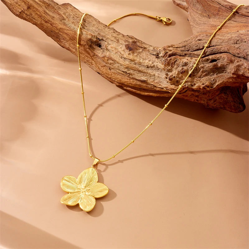 Big Flower Vintage Pendant Necklace