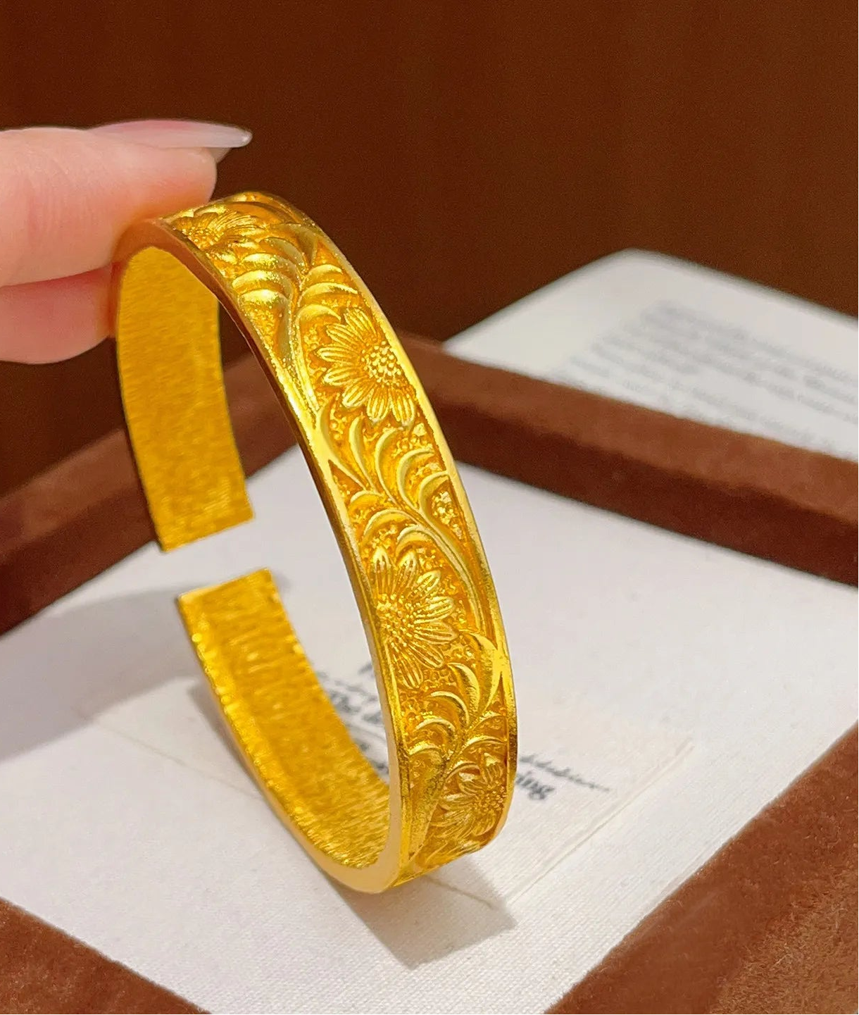 Gold Tone Women’s Cuff Bangle Bracelet Retro Flower Design