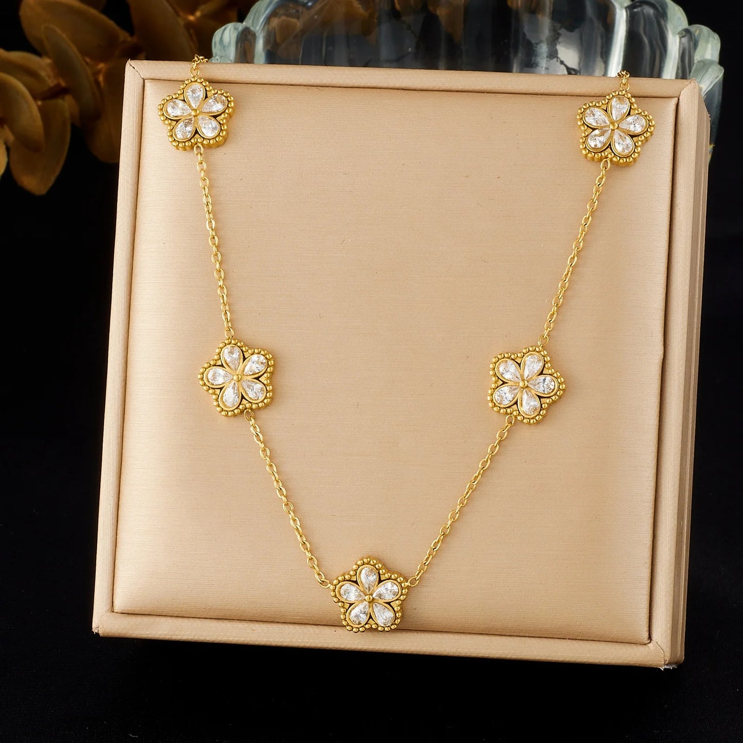 Vintage Style Flower Jewelry Set Gold