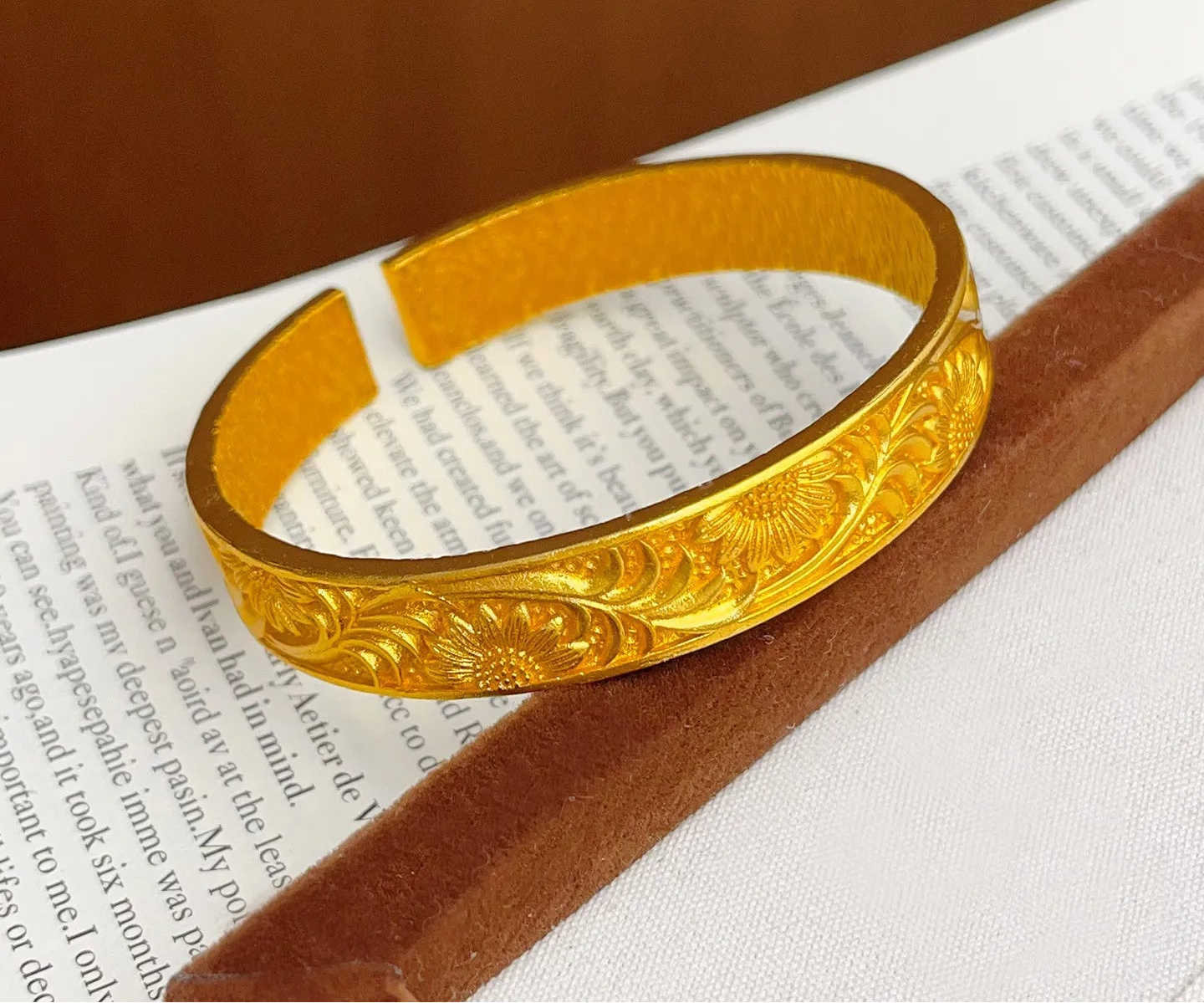 Gold Tone Women’s Cuff Bangle Bracelet Retro Flower Design
