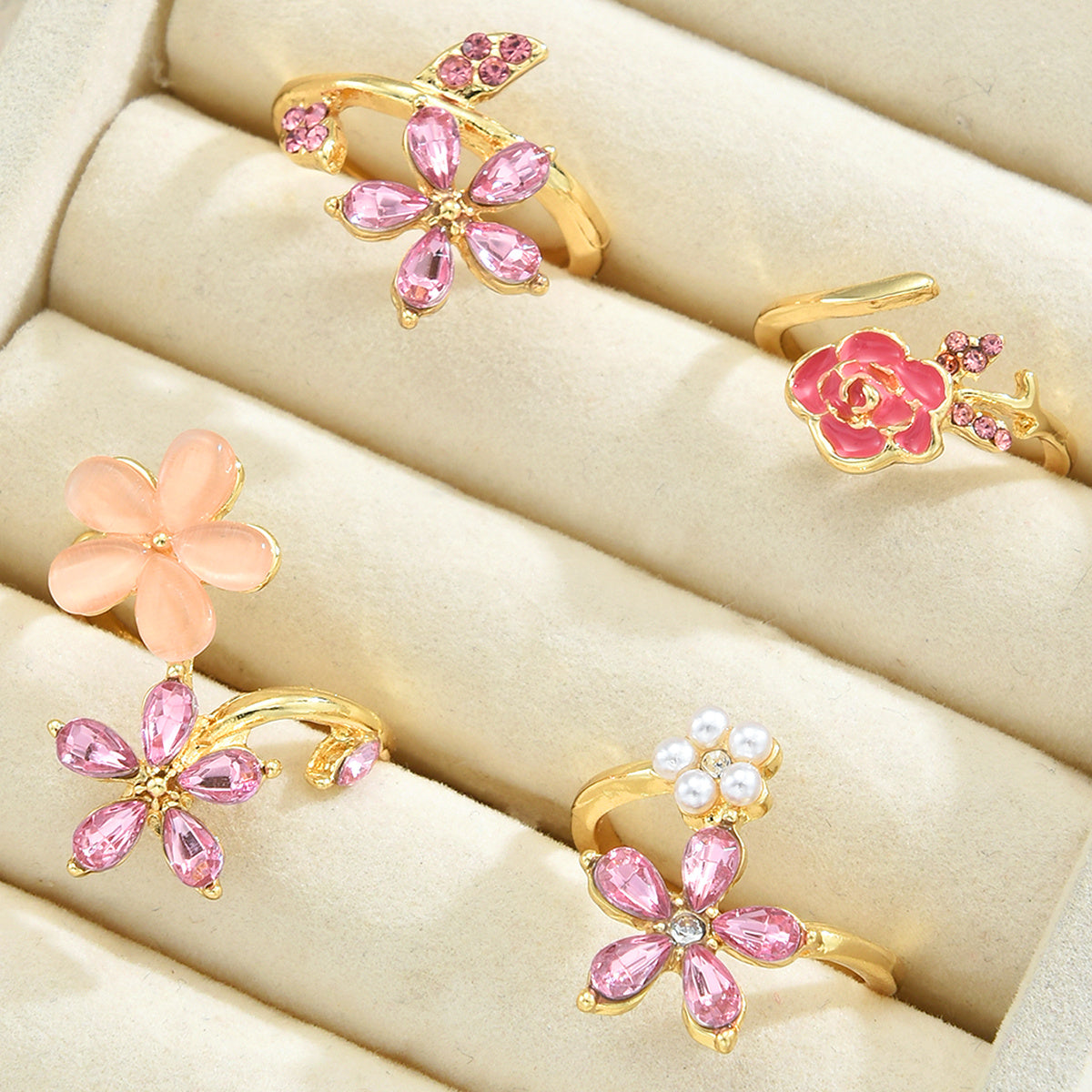 Elegant Vintage 4-Piece Floral Ring Set
